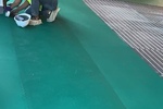 化工設備車間鋼花紋地板上鋪設防靜電橡膠地墊怎么固定？